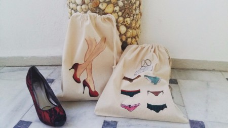 Tatile giderken poşet derdi yok ki, koy çoraplarını, iç çamaşırlarını, ayakkabılarını keten torbalarına yerleştir bavuluna