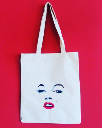 Marilyn Monroe gibi güzel bir kadın 